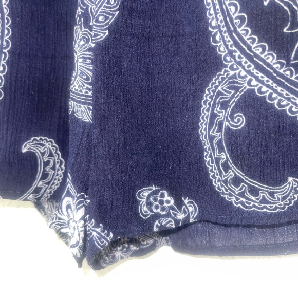 Altar’d State smocked waist and navy white paisley flowy flounce shorts medium - Picture 7 of 8